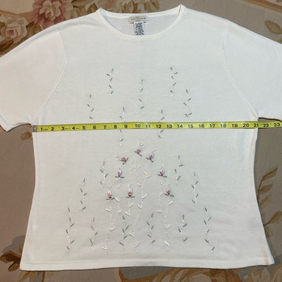 Pretty floral embroidered cream colored sweater, XL by Yarnworks - Picture 7 of 8